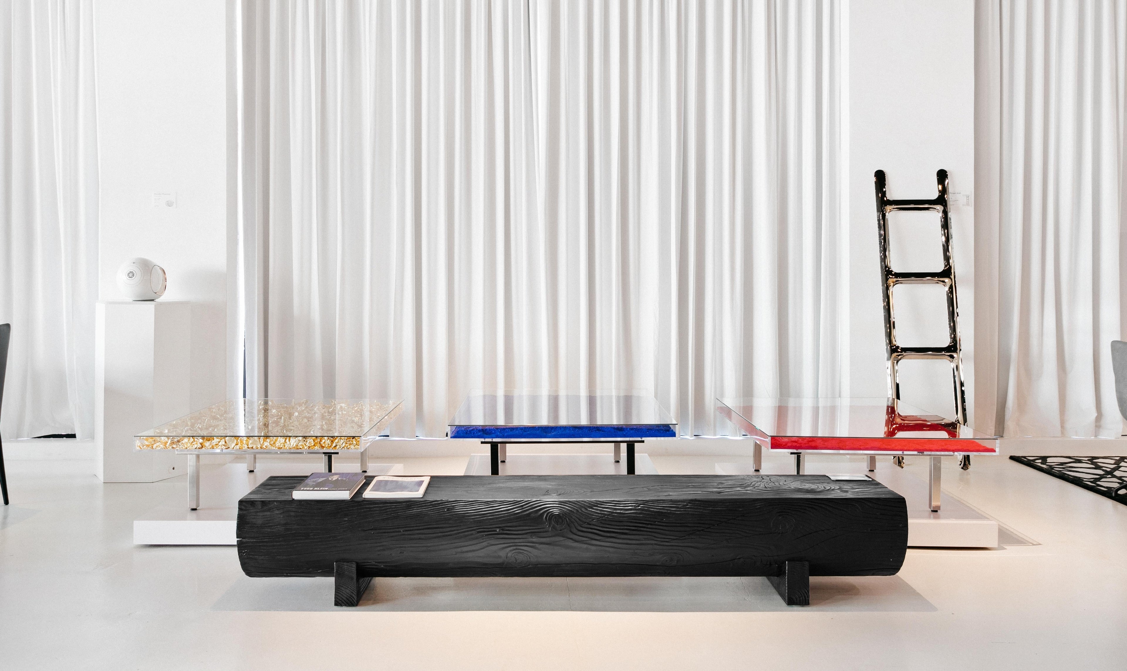 https://a.1stdibscdn.com/set-of-3-yves-klein-tables-monopink-monogold-ykb-for-sale-picture-6/f_49571/f_185779721585944686073/yves_klein_3_master.jpg