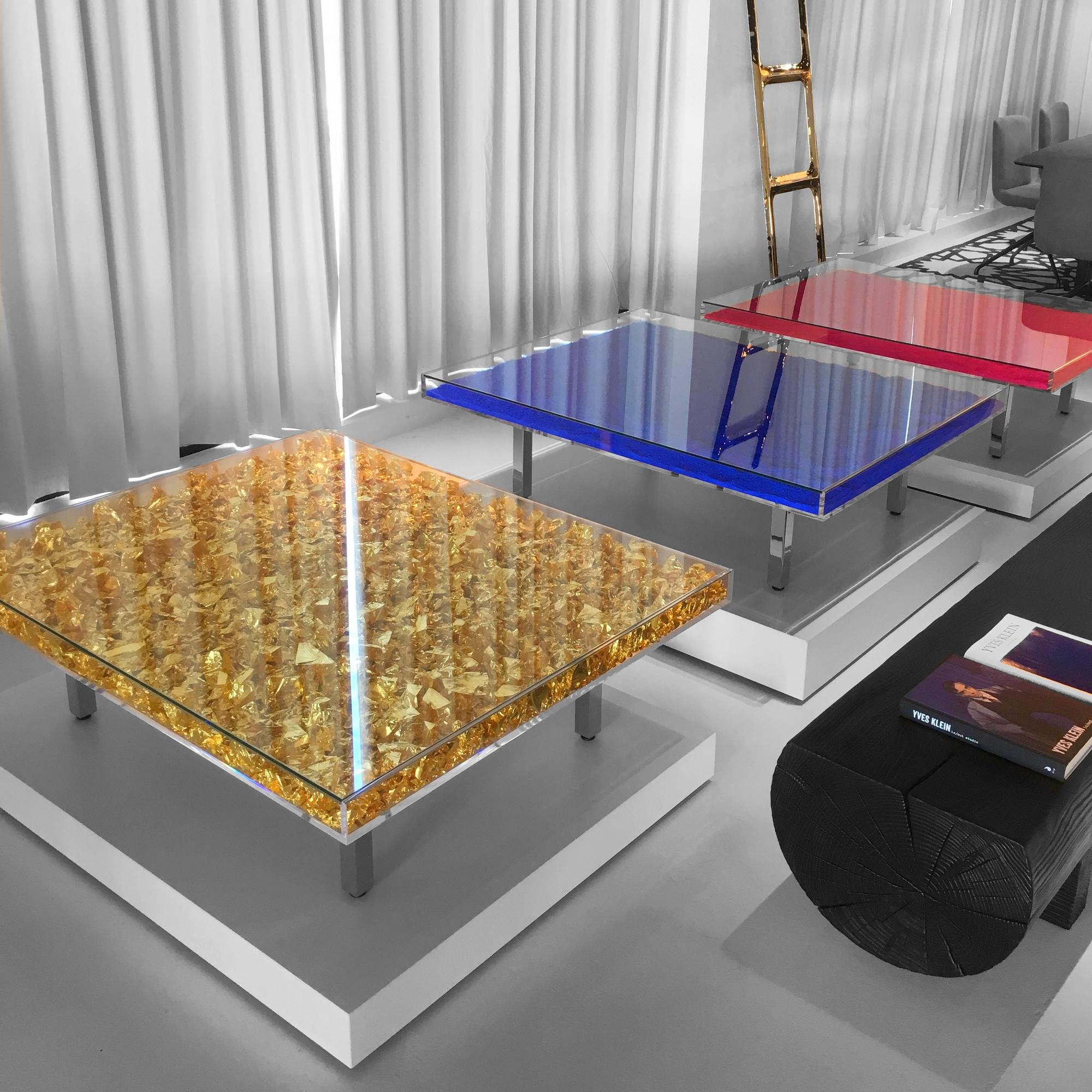 https://a.1stdibscdn.com/yves-klein-blue-ikb-glass-table-made-in-france-for-sale-picture-6/f_49571/f_307063521664909399272/yves_klein_tables_02_master.jpg