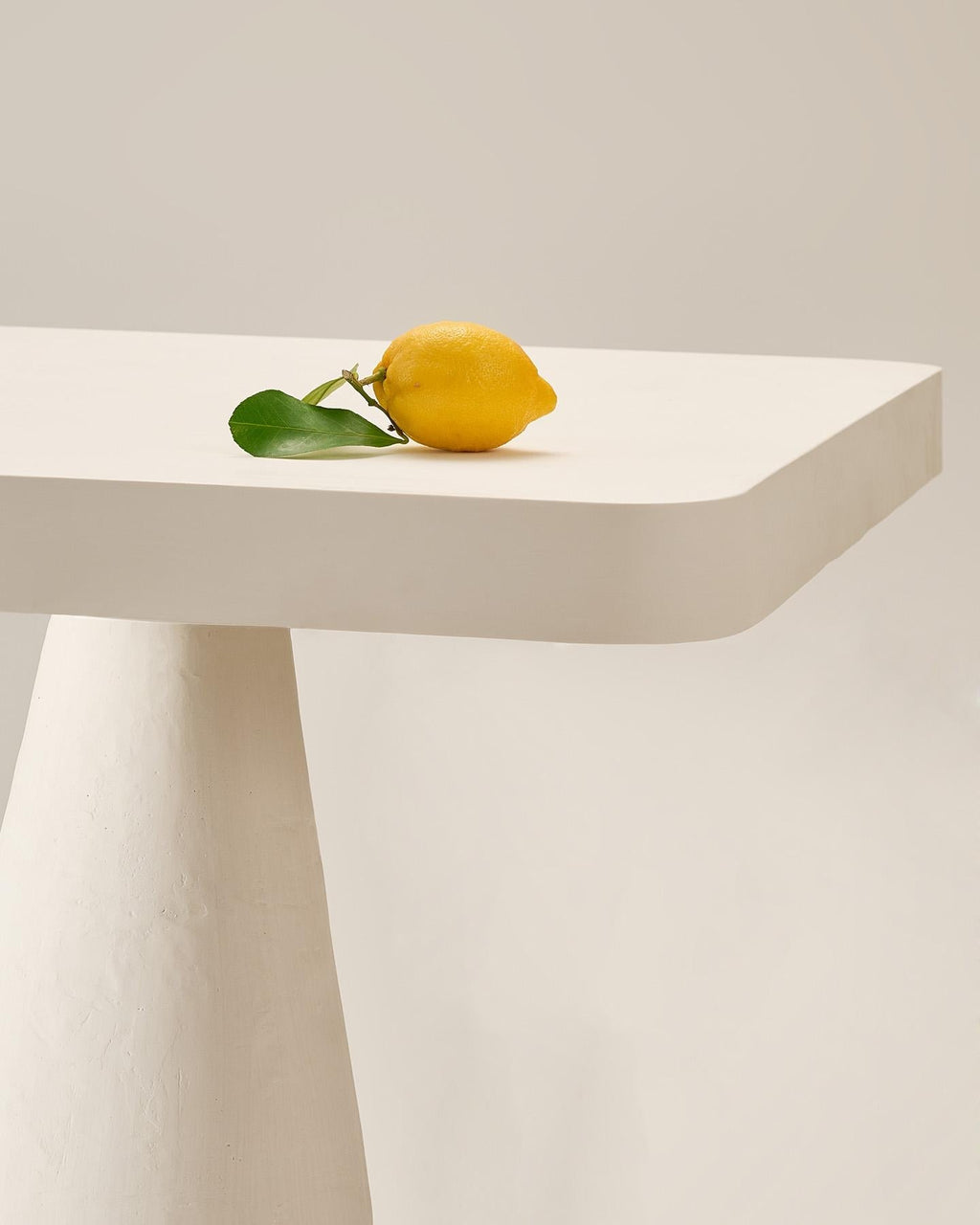 https://a.1stdibscdn.com/totem-rectangular-dining-table-in-jesmonite-by-perler-for-sale-picture-8/f_12192/f_488535621771327434368/zblizenie_master.jpg